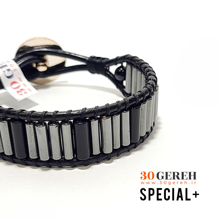 دستبند سنگی حدید و عقیق سیاه اصل معدنی تراش لوله ای با چرم طبیعی دستبند خاص پلاس